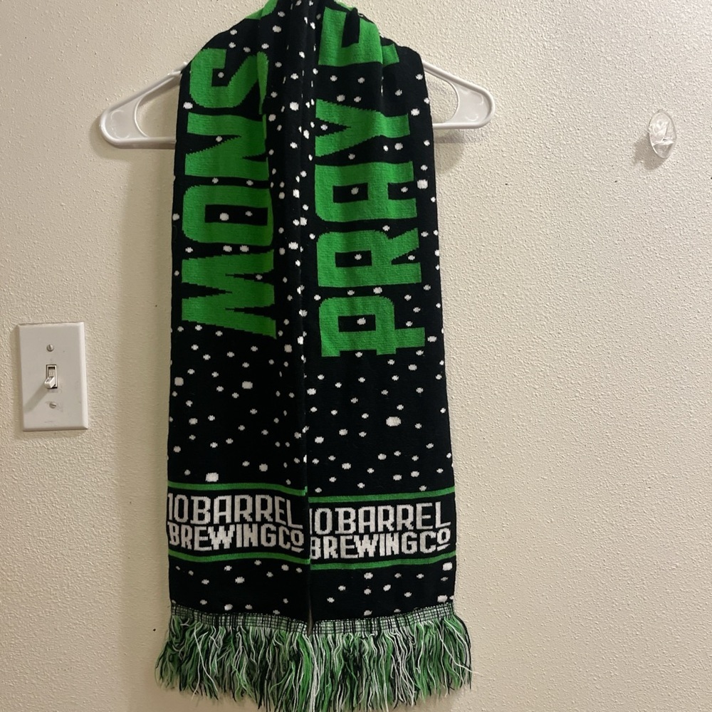 Black and Green Scarf - Picture 4 of 5